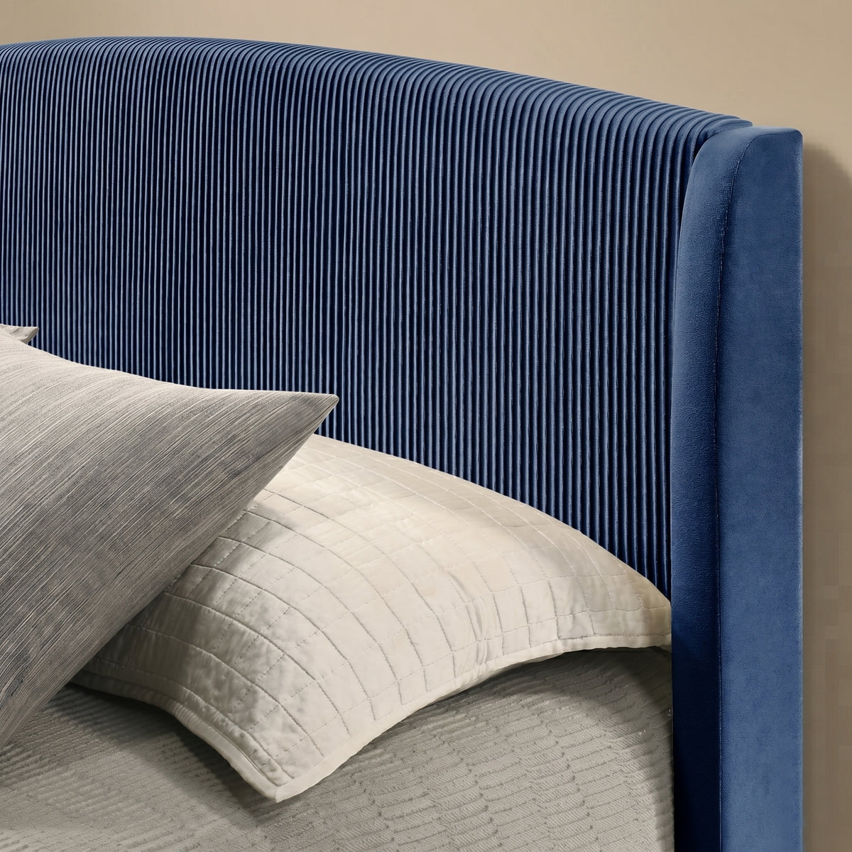 GALANO Queen Upholstered Platform Bed with Curved Headboard
